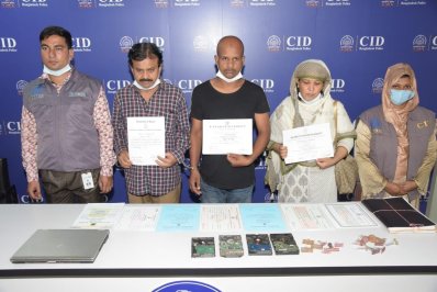 দম্পতির জাল সনদের ব্যবসা