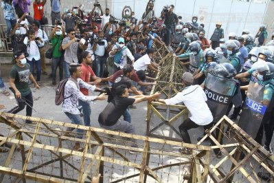 পুলিশী বাধা 
