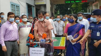 নিভৃত গ্রামের প্রতিবন্ধী প্রসূতির পাশে প্রধানমন্ত্রী