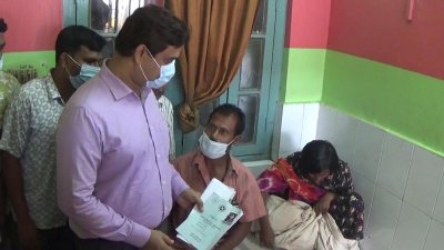 নিভৃত গ্রামের প্রতিবন্ধী প্রসূতির পাশে প্রধানমন্ত্রী