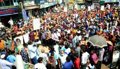 দুর্গাপূজার আগে বেতন-বোনাসের দাবি চা শ্রমিকদের