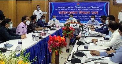 নওগাঁয় উপনির্বাচন নিয়ে মত বিনিময় করেন নির্বাচন কমিশনার ব্রিগেডিয়ার জেনারেল (অব.) শাহাদত হোসেন চৌধুরী।
