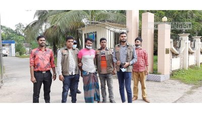 গোয়েন্দা পুলিশের হাতে গ্রেফতার সুনামগঞ্জের সেই শামীম। (শনিবারের ছবি)র