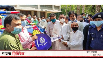 ইউনিয়ন ভিত্তিক মোবাইল সেবা গাড়ি হস্তান্তর করছেন পরিবেশ মন্ত্রী