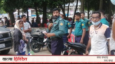 টিএসসি এলাকায় পুলিশ