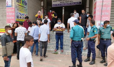 পুলিশের বাধায় পণ্ড সমাবেশ 