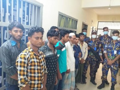 পৃথক স্থানে গ্রেফতার অন্য রোহিঙ্গারা।