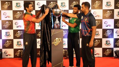 হোটেল সোনারগাঁওয়ে তিন অধিনায়কের হাতে বিসিবি প্রেসিডেন্ট&rsquo;স কাপের ট্রফি উন্মোচন। ছবি:বিসিবি