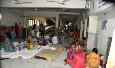 হাসপাতালে রোগীদের ভিড়