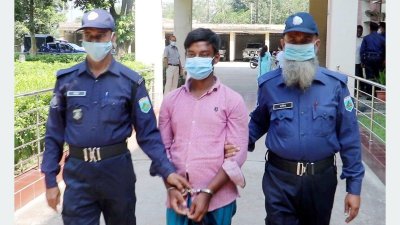 পুলিশের হাতে আটক অভিযুক্ত কামরুজ্জামান