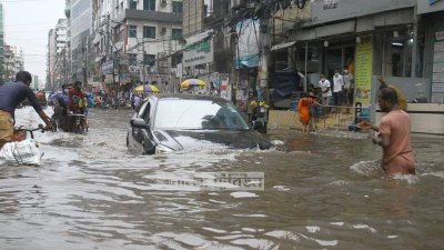পানিতে তলিয়ে যাওয়া গ্রিন রোড এলাকা