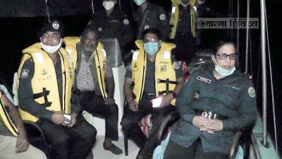 মা ইলিশ রক্ষায় গভীর রাতে পুলিশের অভিযান