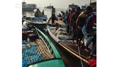 ইলিশ ধরায় ১২ জেলেকে এক বছরের কারাদণ্ড
