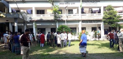 ভোটগ্রহণ চলছে