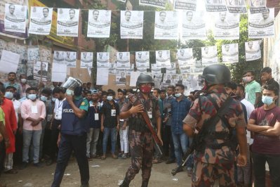 ভোট কেন্দ্রের বাইরে