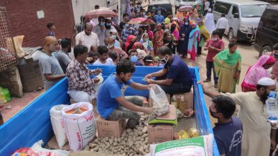 টিসিবিতে আলু বিক্রি