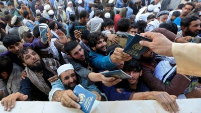 আফগানিস্তানে ভিসা সংগ্রহের সময় পদদলিত হয়ে ১৫ জনের মৃত্যু