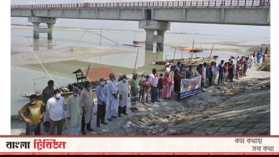 কাউনিয়ায় তিস্তা ব্রিজ সংলগ্ন এলাকার মানববন্ধন 