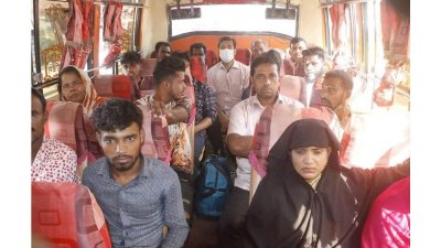 গণপরিবহনে বেশিরভাগের মুখেই নেই মাস্ক 