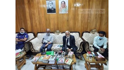 রাঙামাটি জেলার সাংবাদিকদের উদ্দেশে কথা বলছেন প্রেস কাউন্সিল চেয়ারম্যান বিচারপতি মোহাম্মদ মমতাজ উদ্দিন আহমেদ।