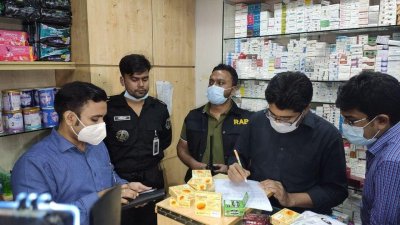 ক্রিসেন্ট হাসপাতালে ডাক্তার ছাড়াই অস্ত্রোপচার