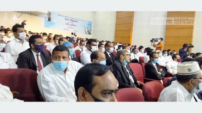 অনুষ্ঠানে অংশ নেওয়া অতিথিরা