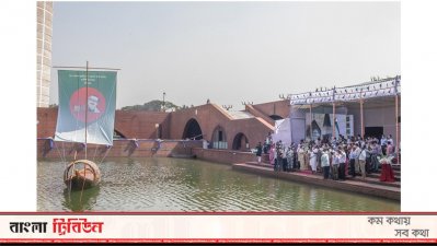 সংসদ ভবনের লেকে ভাসোনো নৌকা