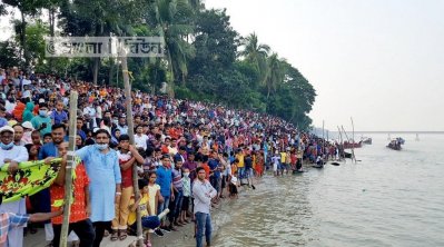 ঐতিহ্যবাহী বিহারী লাল শিকদার নৌকাবাইচ প্রতিযোগিতা