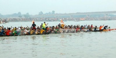 ঐতিহ্যবাহী বিহারী লাল শিকদার নৌকাবাইচ প্রতিযোগিতা