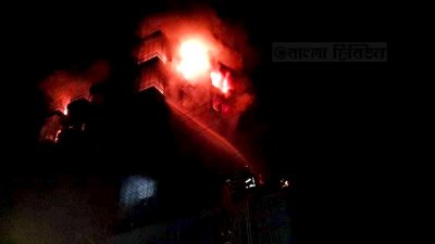 রাজধানীতে লাইট কারখানায় আগুন, নিয়ন্ত্রণে ১৩ ইউনিট