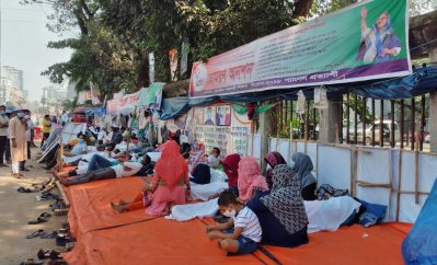 প্রাথমিকে প্যানেলে নিয়োগ প্রত্যাশীদের অনশন