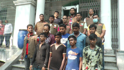 ডিবির হাতে আটক ইজিবাইক চোর চক্রের ৮ সদস্য 