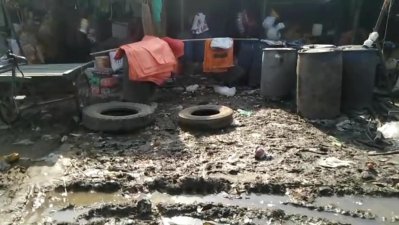 বাজারের জরাজীর্ণ দশা 
