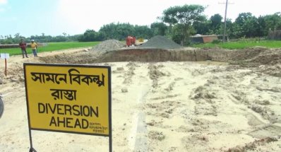 রামু-মরিচ্যা সড়ক সম্প্রসারণের কাজ চলছে