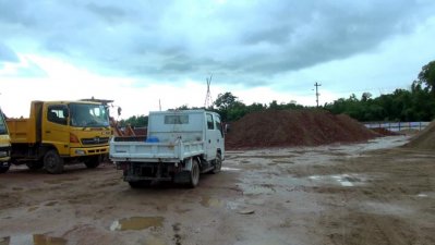 রামু-মরিচ্যা সড়ক সম্প্রসারণের কাজ চলছে