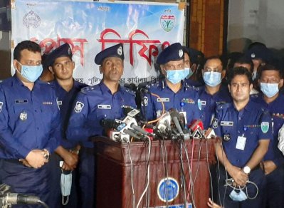 প্রেস বিফ্রিংয়ে বক্তব্য রাখছেন পুলিশ সুপার মোহাম্মদ ফরিদ উদ্দিন
