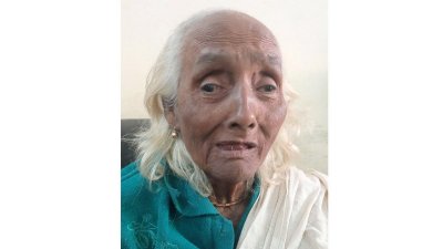 নিঃসন্তান অসহায় বৃদ্ধা অমিয় প্রভা দে সরকার 