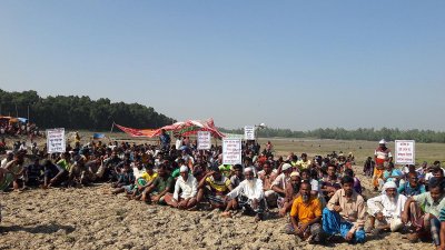 দিনাজপুরের আশুড়ার বিলে ধানচাষের দাবিতে এলাকাবাসী ও কৃষকদের আন্দোলন ও অনশন।