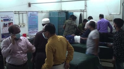 বাস-মাইক্রোবাস সংঘর্ষ, চার বিচারকসহ আহত ৬