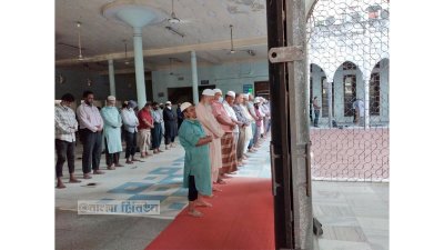 নির্দেশনার প্রথম দিন ধর্মীয় প্রতিষ্ঠানে স্বাস্থ্যবিধি মানায় ঢিলেঢালা ভাব