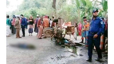 মরদেহ উদ্ধার করতে এসেছে পুলিশ 