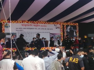 উপকূলে ৩৪ জলদস্যুর আত্মসমর্পণ