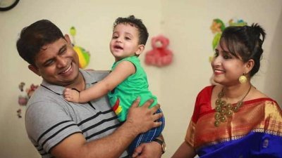 স্ত্রী ও সন্তানের সঙ্গে এএসপি আনিসুল
