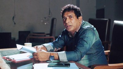 একটি দৃশ্যে মোশাররফ করিম