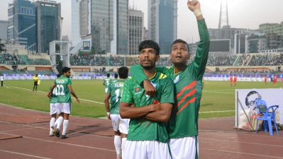 প্রথম গোলের পর জীবন (সামনে), শুক্রবার, বঙ্গবন্ধু জাতীয় স্টেডিয়ামে        -বাফুফে