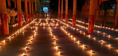 দীপাবলি উৎসবে করোনা থেকে মুক্তির প্রার্থনা