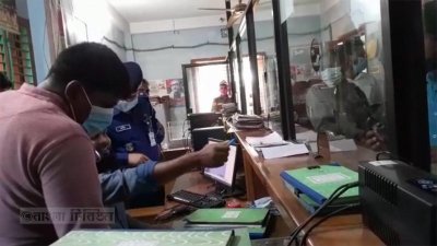 সোনালী ব্যাংকের চুয়াডাঙ্গা উথলী বাজার শাখা। এখানেই রবিবার লুট হয় প্রায় ৯ লাখ টাকা। এরপর তদন্তে নামে পৃুলিশ।