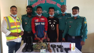 সেনাবাহিনীর পোশাকে ছিনতাইয়ের প্রস্তুতি, গ্রেফতার ২