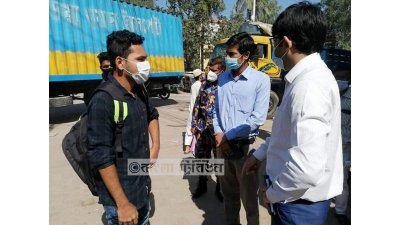 খুলনায় জনগণের মধ্যে মাস্ক ব্যবহার সচেতনতা বাড়াতে ভ্রাম্যমাণ আদালতের অভিযান