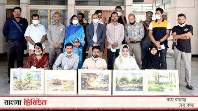 কচুরিপানা হতে কারুশিল্পের কাগজ প্রস্তুত প্রকল্পের সমাপনী সভা শেষে উপাচার্যসহ অন্যরা 